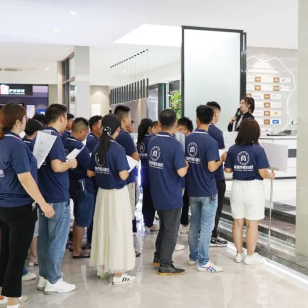 伊盾門窗精準賦能，成就大商丨伊盾商學院四大體系化培訓強勢賦能終端！